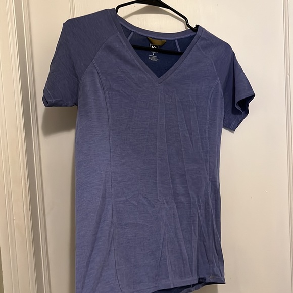 REI NWOT v-neck fitted tee - Picture 4 of 4